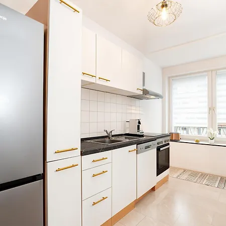 아파트 Smart - - Perfect For 5 Guests! - Balcony - Netflix - Free Parking Zone 에센