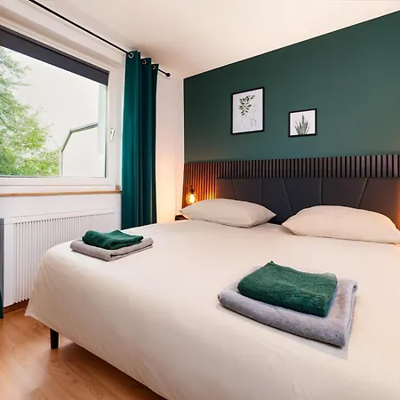 Smart - - Perfect For 5 Guests! - Balcony - Netflix - Free Parking Zone *