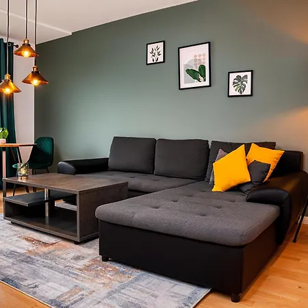 Smart - - Perfect For 5 Guests! - Balcony - Netflix - Free Parking Zone Apartment