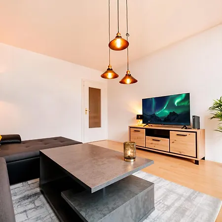 Apartment Smart - - Perfect For 5 Guests! - Balcony - Netflix - Free Parking Zone *