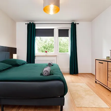 Smart - - Perfect For 5 Guests! - Balcony - Netflix - Free Parking Zone *