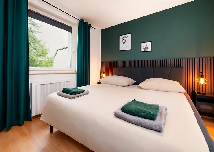 Smart - - Perfect For 5 Guests! - Balcony - Netflix - Free Parking Zone *