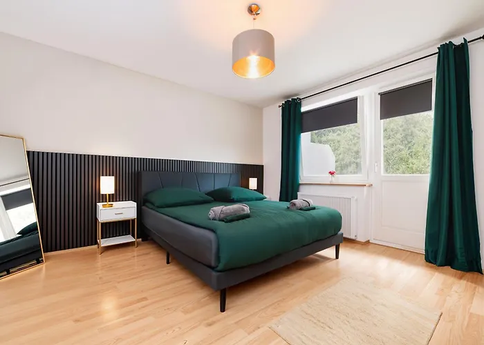 Smart - - Perfect For 5 Guests! - Balcony - Netflix - Free Parking Zone