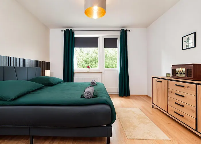 Smart - - Perfect For 5 Guests! - Balcony - Netflix - Free Parking Zone *